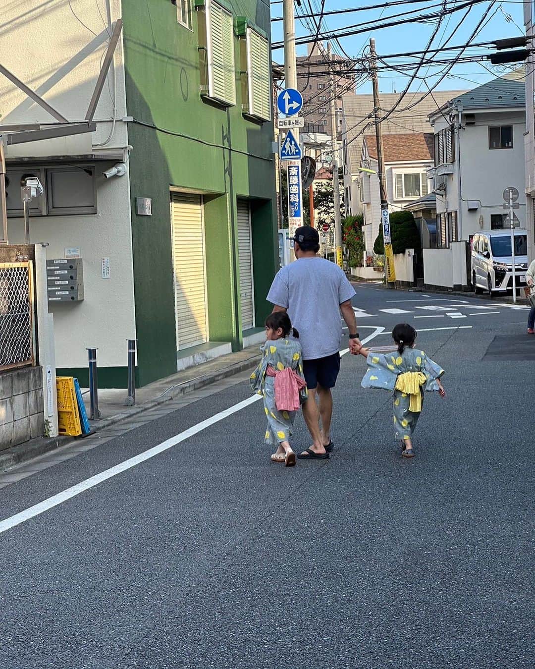 光岡映二のインスタグラム：「後ろ姿ちょっと痩せたー。今76、6kg。 目指せ73kg📅 #食事改善 #トレーニング」