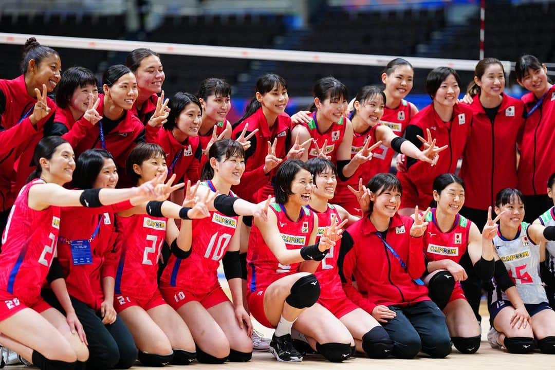 のインスタグラム：「・ ＊ 📸✨ ・ ・ ・ ©︎JVA撮影:小海途良幹 @jva_volleyball  ＊ #VNL2023 #火の鳥NIPPON #OVERTAKE」