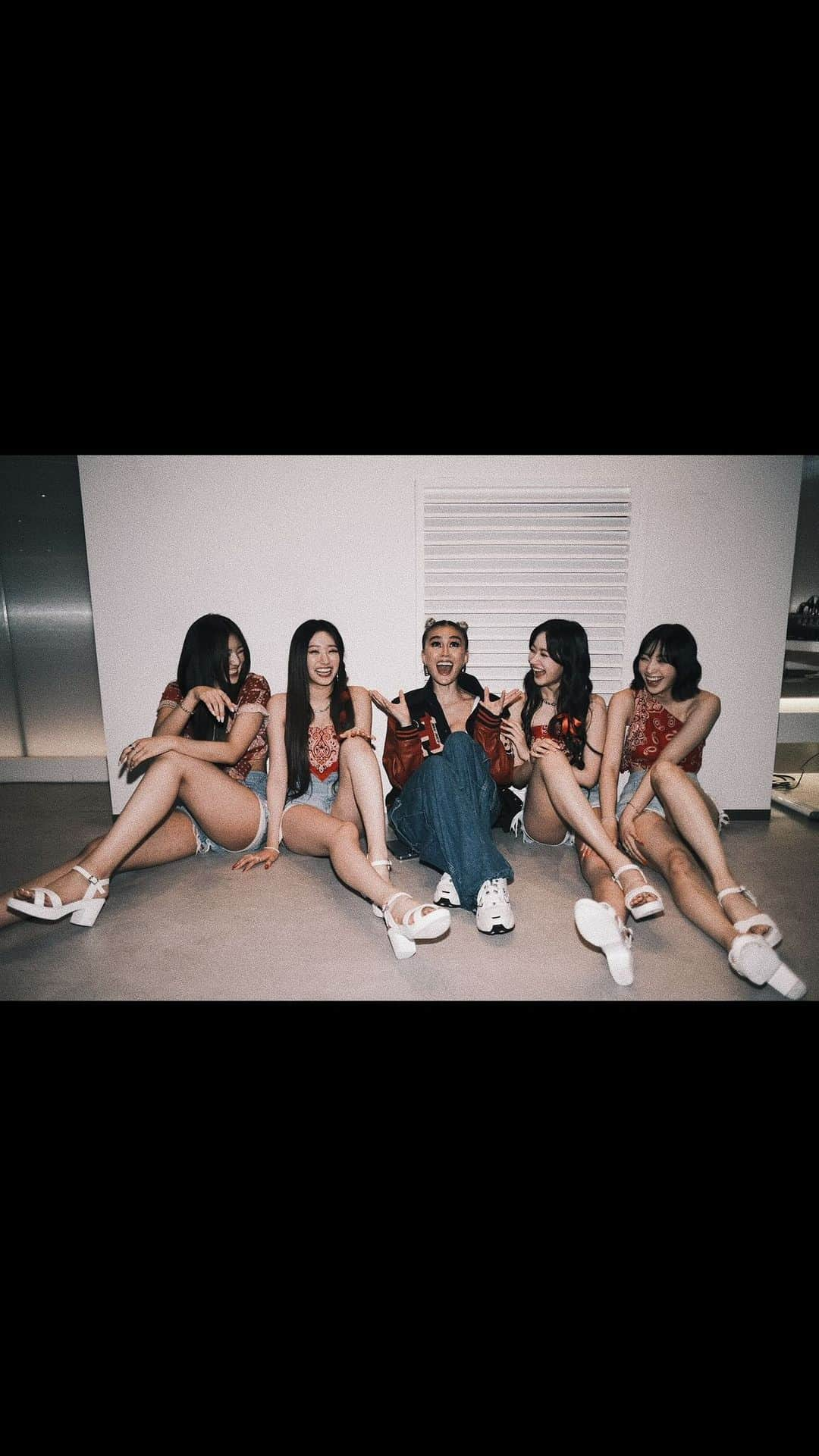 アグネス・モニカのインスタグラム：「Me and my girls @h1key_official   Don’t forget to join GET LOOSE official dance competition by @worldofdance ! #AGNEZMO #GETLOOSE go to their IG account to find more detail」