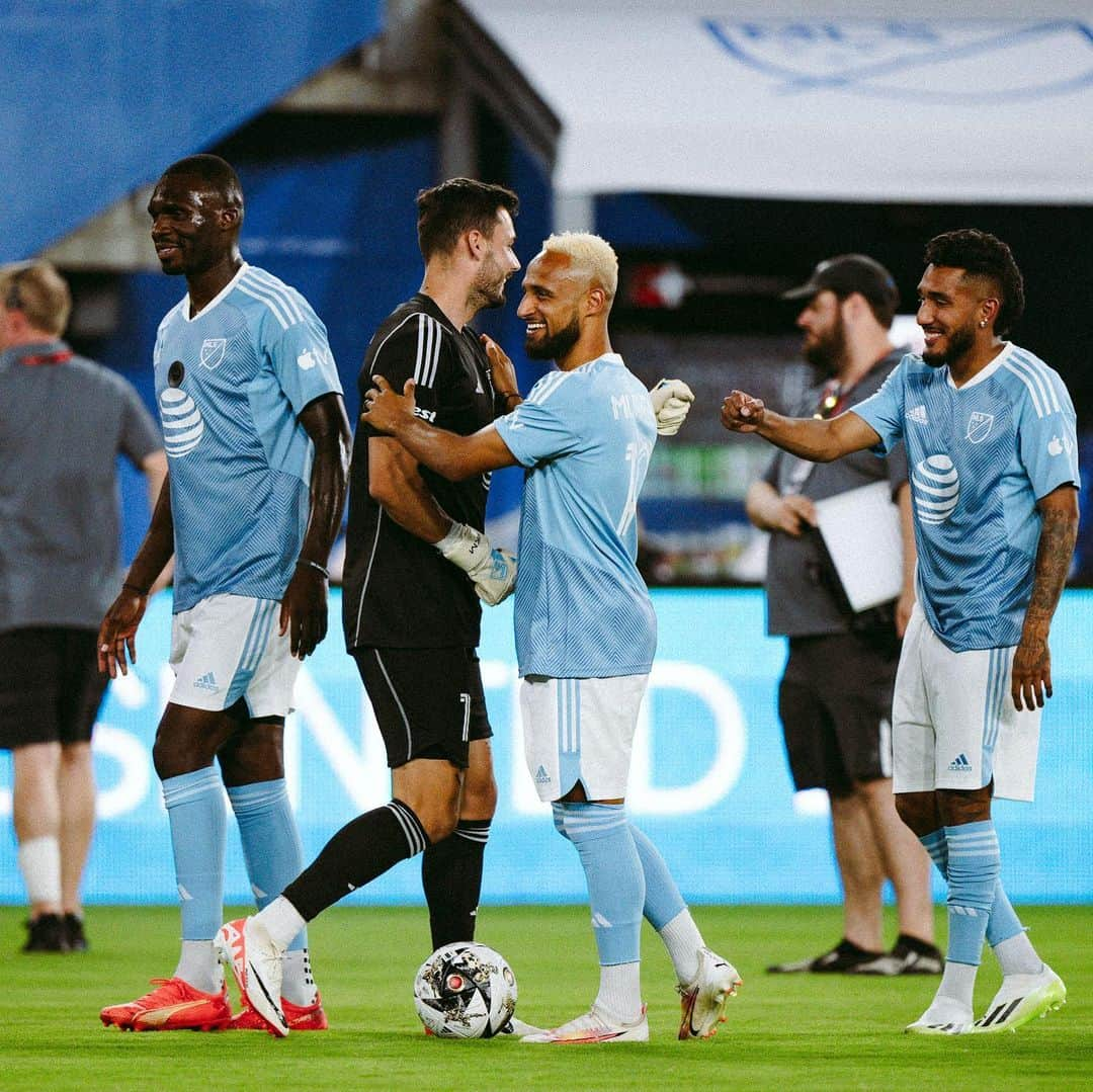 ロマン・ビュルキさんのインスタグラム写真 - (ロマン・ビュルキInstagram)「First @mls All-Star Appearance ⭐️ First Cross and Volley clean sheet 🧼   #AllForCITY x #MLSAllStar」7月19日 11時04分 - rbuerki