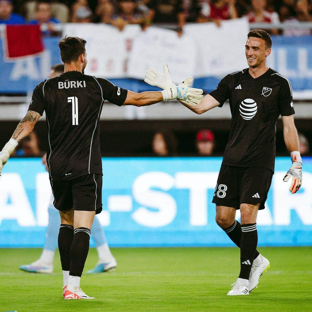 ロマン・ビュルキさんのインスタグラム写真 - (ロマン・ビュルキInstagram)「First @mls All-Star Appearance ⭐️ First Cross and Volley clean sheet 🧼   #AllForCITY x #MLSAllStar」7月19日 11時04分 - rbuerki