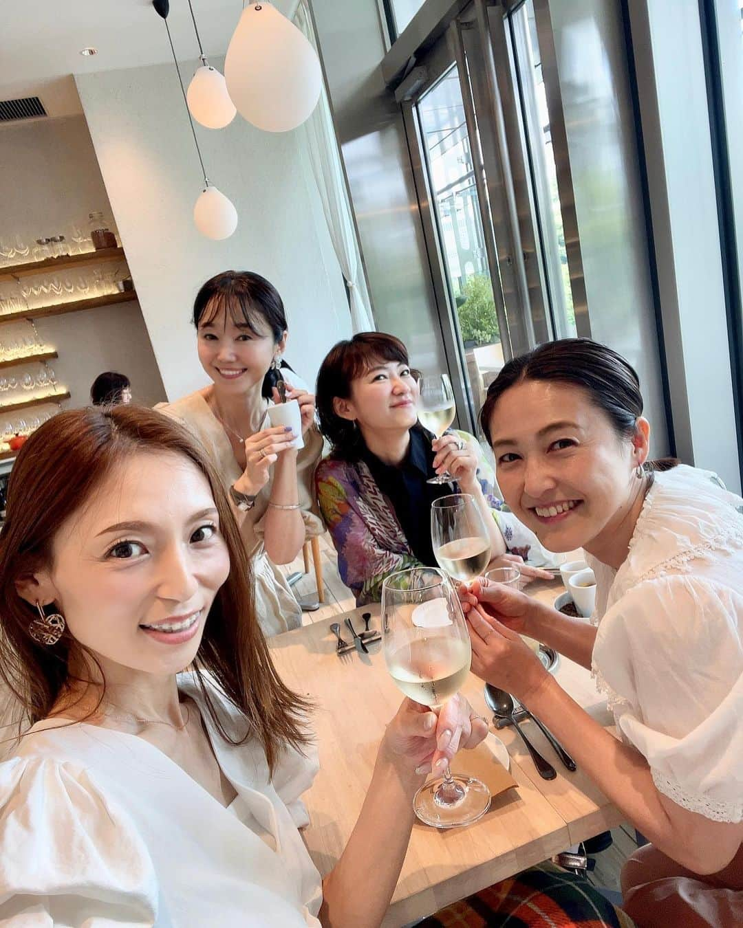 織香さんのインスタグラム写真 - (織香Instagram)「大好きなモルソーでランチ会💚♡💚♡  仲良しこずちん＆カオリちゃんと 超お久しぶりの爽やかナオちゃん✨  昔よくショーのお仕事でご一緒してた😊  ナオちゃんの投稿見たら、 相変わらずポワンとした織香さん、、って。  ショーの仕事の頃は緊張でギスギスしてたイメージだったけど、なんか良かった☺️💕  お喋りなカオリちゃんに突っ込むコズちん 面白かった〜めちゃ良いコンビ😆  また皆で会えるようになって嬉しいね🩵  日比野ミッドタウンは静かで意外と空いてるので、最近よく利用してます🎵 ランチしてからレクサスカフェに流れるのが定番🫶  #morceau #モルソー #日比谷ミッドタウン #ランチ #lunch  #涼しくなったらテラスも行きたいな #時差投稿 #女子会」7月19日 11時06分 - orikagram