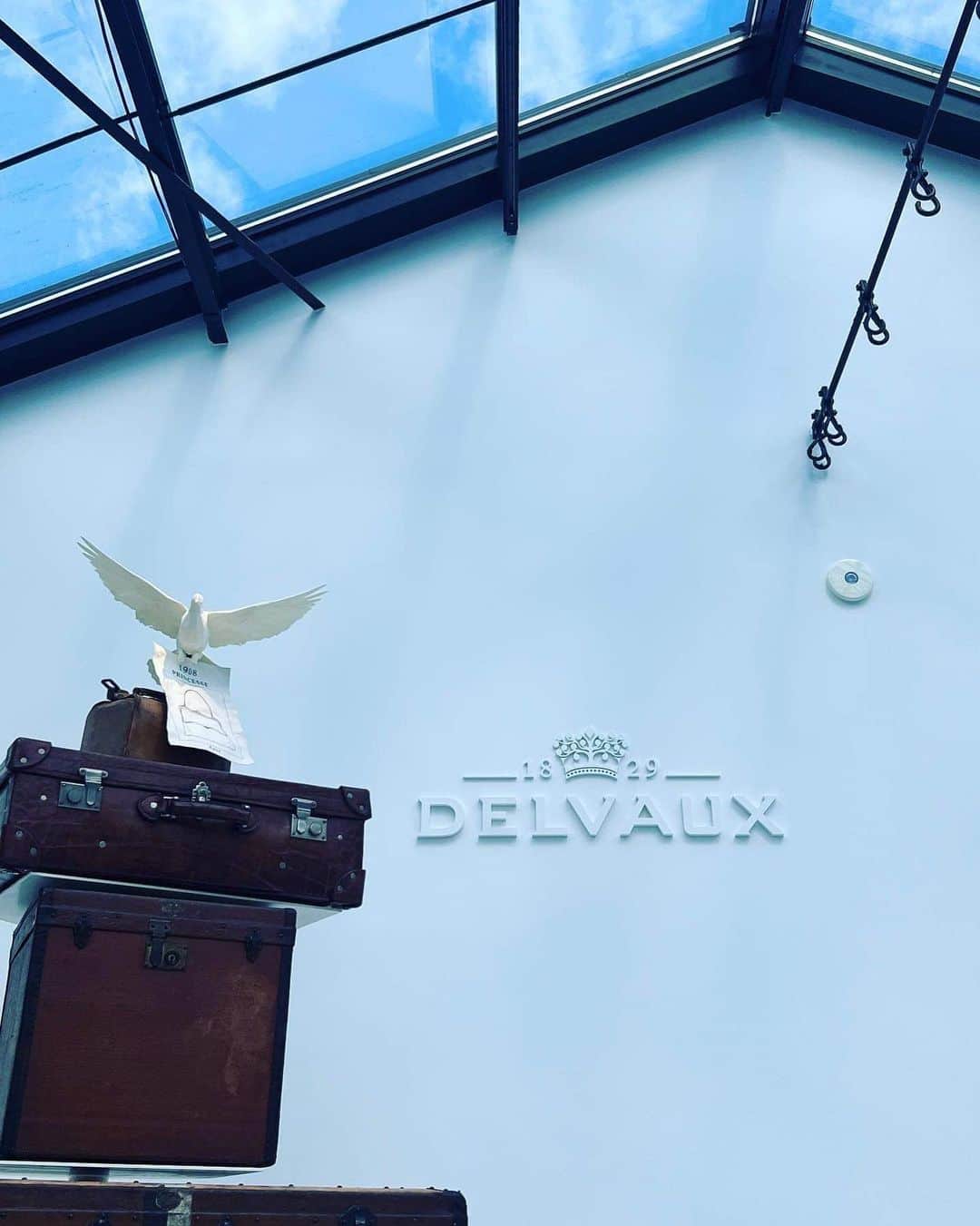 渋谷慶一郎さんのインスタグラム写真 - (渋谷慶一郎Instagram)「Delvaux本社に行ってきました。日帰りひさびさのベルギー、楽しかった。 Visited @delvaux head quarter office in Brussels, Belgium last week. I had a chance to see their beautiful atelier, office and flagship store there. Thank you @delvaux, Mr. Jean-Marc and Anne for welcoming me.」7月19日 11時10分 - keiichiroshibuy