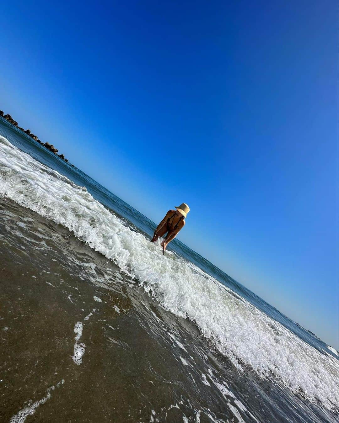 一条ありささんのインスタグラム写真 - (一条ありさInstagram)「海の日🌊☀️ model changeして良かったなと思う夏！  田舎と人が居ない海が好きな夏！  @baumbeautyclinic  @boik_suh   #夏 #海の日 #私は晴れ女 #バウム美容外科 #バウム産 #骨切り幅寄せ #頬骨削り #鷲鼻修正  #dt #九十九里浜海岸 #片貝 #summer2023 #一条ありさ #夏女」7月19日 11時25分 - arisa_ichijou