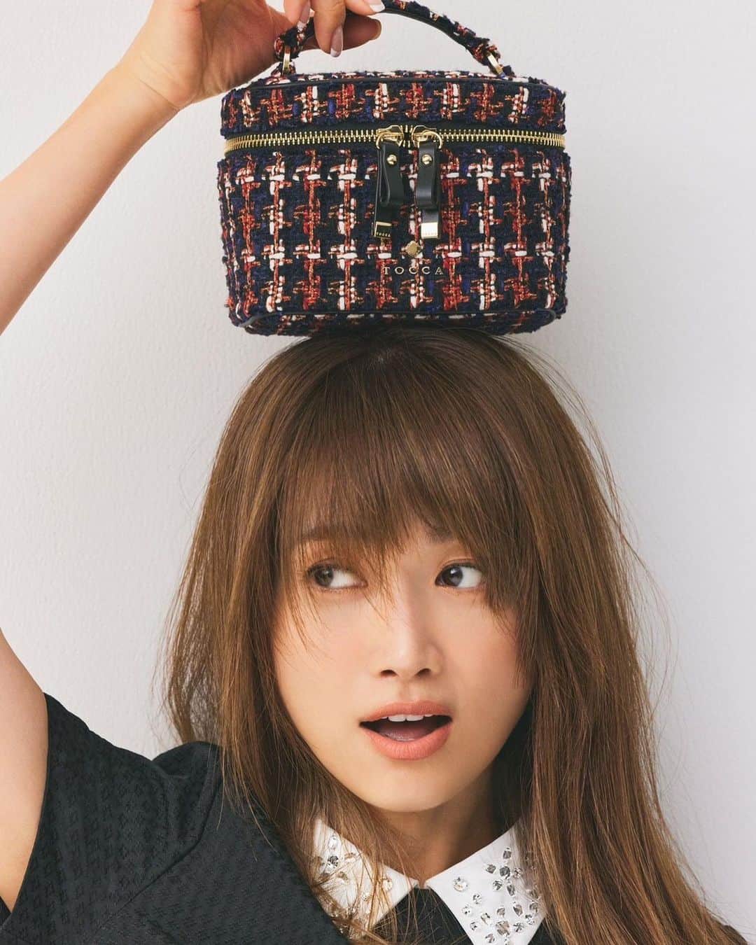 ヨンアのインスタグラム：「ヨンズ♡昨日予約発売になった @tocca_japan コラボ👜 沢山のアクセスありがとうございます！ とても可愛くて愛用してる🥰 コラボなので数には限りがあるので 気になる方は早くチェックして下さいね♡」