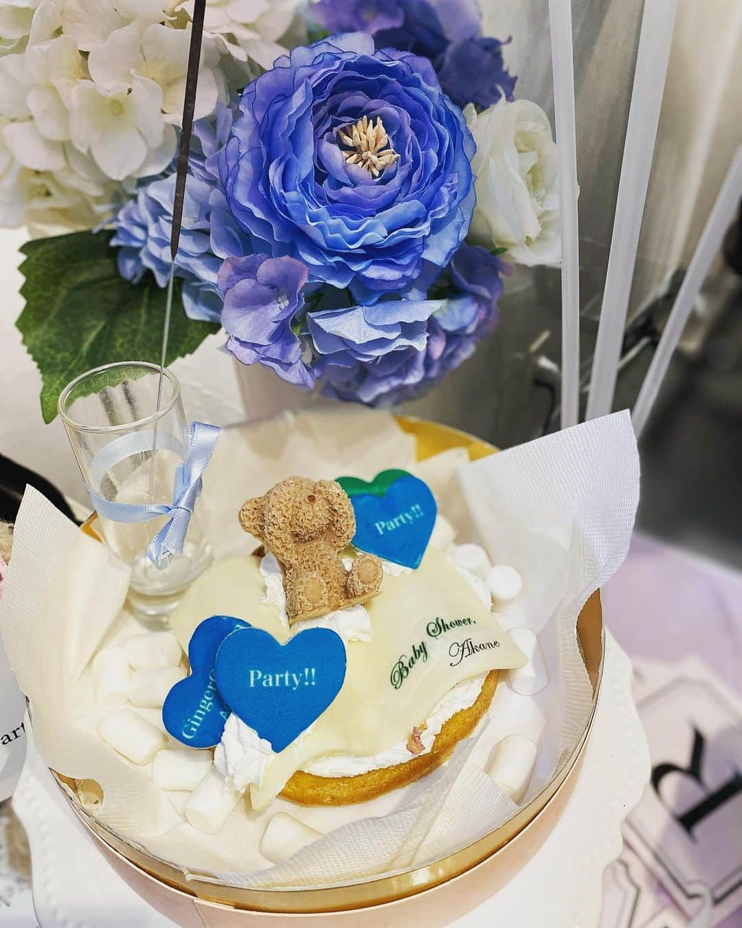 加藤桃子さんのインスタグラム写真 - (加藤桃子Instagram)「BABY SHOWER🍼🤍  先日大親友akaneの ベビーシャワーをしたよ🫶 もう10年以上前から知ってるからあかねがお母さんになるのがなんかもう本当に感動🥹  お腹触らせてもらって神秘的で凄く感じるものがたくさんあったよ🥹💘  そして無事出産おめでとう😭 本当に心配だったから無事出産できて本当によかった😭 落ち着いたらbabyにあわせてね💓 本当におめでとう😭 お疲れ様💓  #babyshower  #babyshowerparty  #ベビーシャワー #ベビーシャワーパーティー #gingergardenaoyama」7月19日 11時52分 - mom0.japan