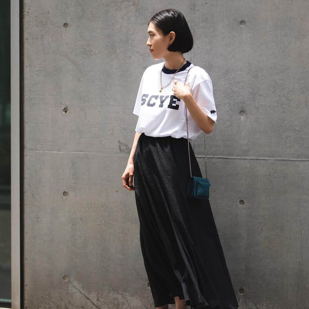 SHIPSさんのインスタグラム写真 - (SHIPSInstagram)「@ships_women_official   2023 SUMMER MONOTONE  夏になると注目が集まるモノトーンスタイル。気分を変えたいときにおすすめな着こなしのヒントと合わせて、最新スタイルをチェック。脱・マンネリで、おしゃれなモノトーンスタイルを目指して。  ▶︎SHIPS公式オンラインショップ・特集「2023 SUMMER MONOTONE」  #ships #shipswomen #シップス #シップスウィメン #モノトーン #モノトーンコーデ #スタイリング #夏コーデ」7月19日 11時53分 - ships_official