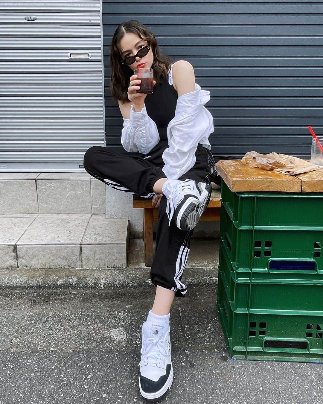 maya kibbel キベルまやさんのインスタグラム写真 - (maya kibbel キベルまやInstagram)「🕊️☕️🖤🪽  #海に行きたい」7月19日 11時54分 - mayakibbel