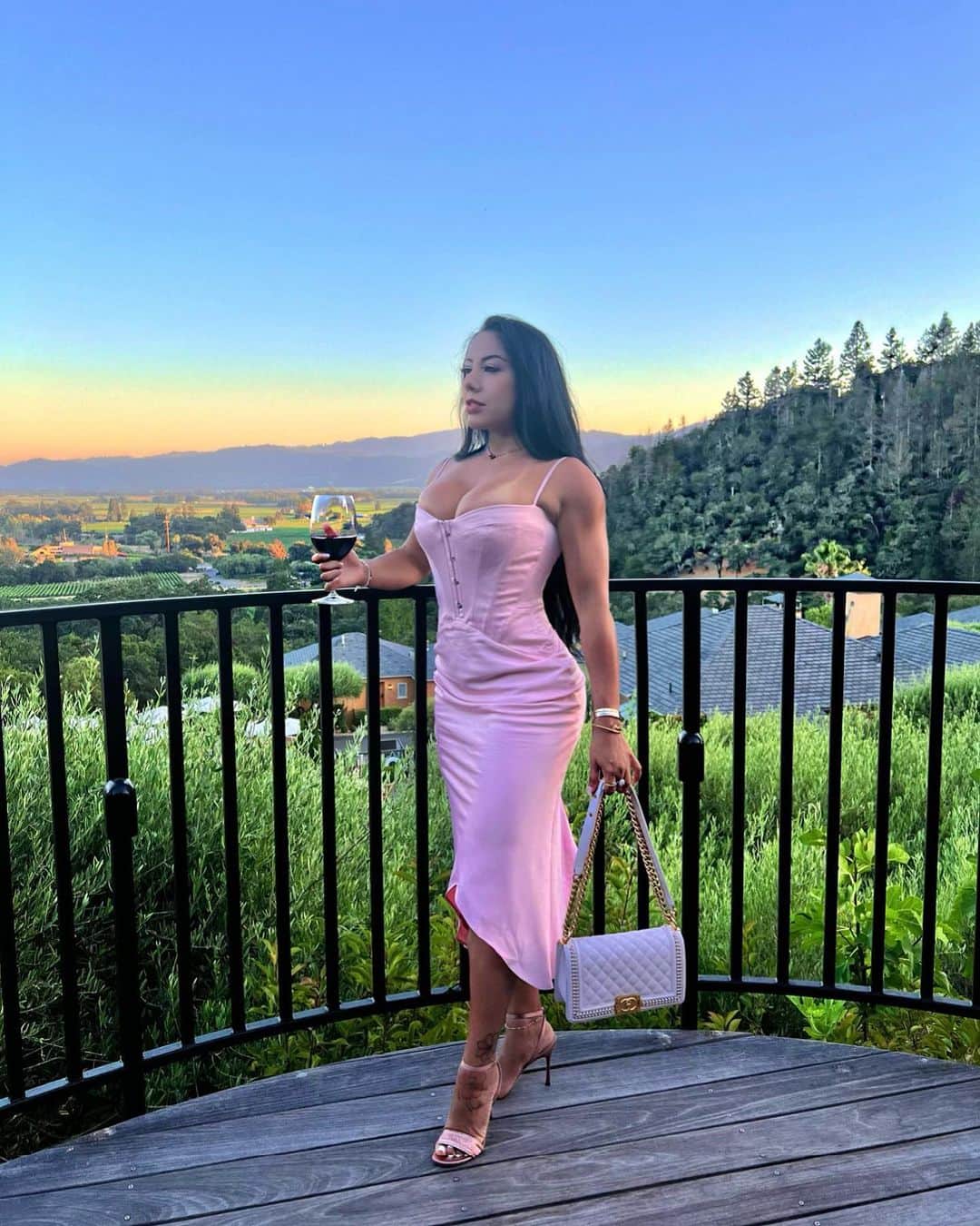 Eri Antonのインスタグラム：「Auberge properties in Napa this weekend for work and some relaxing time.  I stayed at @stanlyranchauberge and had dinner at the Michelin rated  @aubergedusoleil   Beauty, peace and serenity in all I experienced. 💕💕💕 #napavalley」