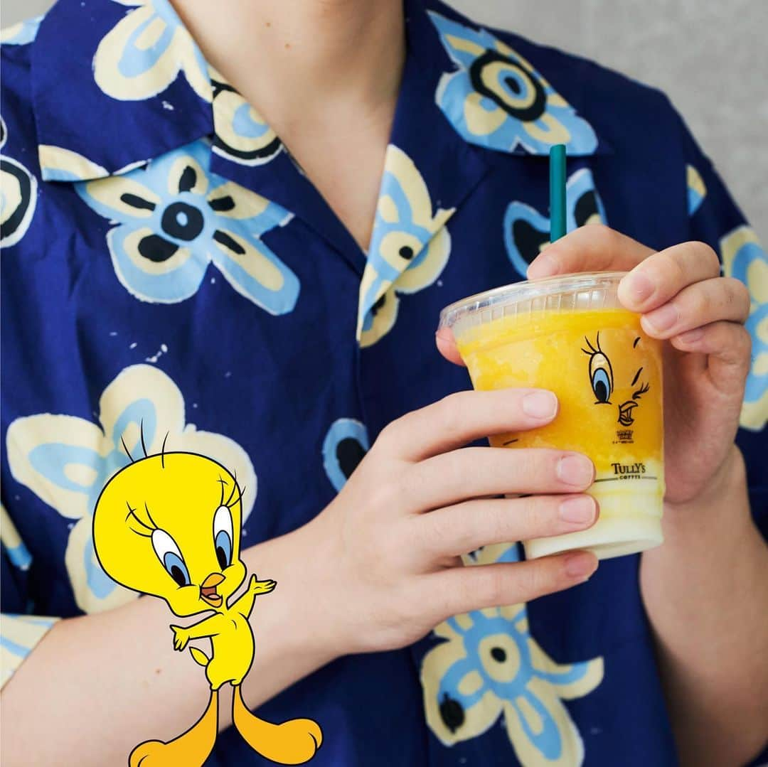 タリーズコーヒーのインスタグラム：「ん・・？ あのドリンクは・・・・？🐥💞 ⁡  ★LOONEY TUNES  バナナフルーツミックス＆ ヨーグルトスワークル®（FROZEN） ⁡ ⁡  @looneytunes_jp  ⁡ #ルーニーテューンズxタリーズ  #トゥイーティーxタリーズ  #タリーズ #トゥイーティー  #トゥイーティードリンク」