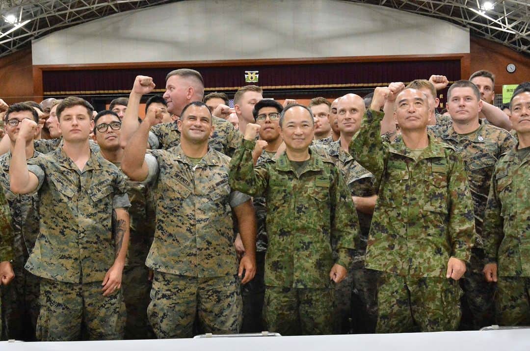 のインスタグラム：「陸上自衛隊は、７月１７日（月）、西部方面隊と米海兵隊ⅢＭＥＦとの共同訓練「レゾリュート・ドラゴン２３」前段（指揮所演習）の終了を迎えました。本訓練を通じて、日米共同による抑止力・対処力を一層強化することにより、自由で開かれたインド太平洋の維持・強化に寄与しました。 #陸上自衛隊 #西部方面隊 #3MEF #FOIP   On Monday, July 17, JGSDF completed the bilateral exercise “Resolute Dragon 23 CPX” between the Western Army and the USMC III MEF.  Through this exercise, Japan and the United States further strengthened deterrence and response capabilities, and contributed to maintain and strengthen a ‘’Free and Open Indo-Pacific. #JGSDF #3MEF #FOIP」