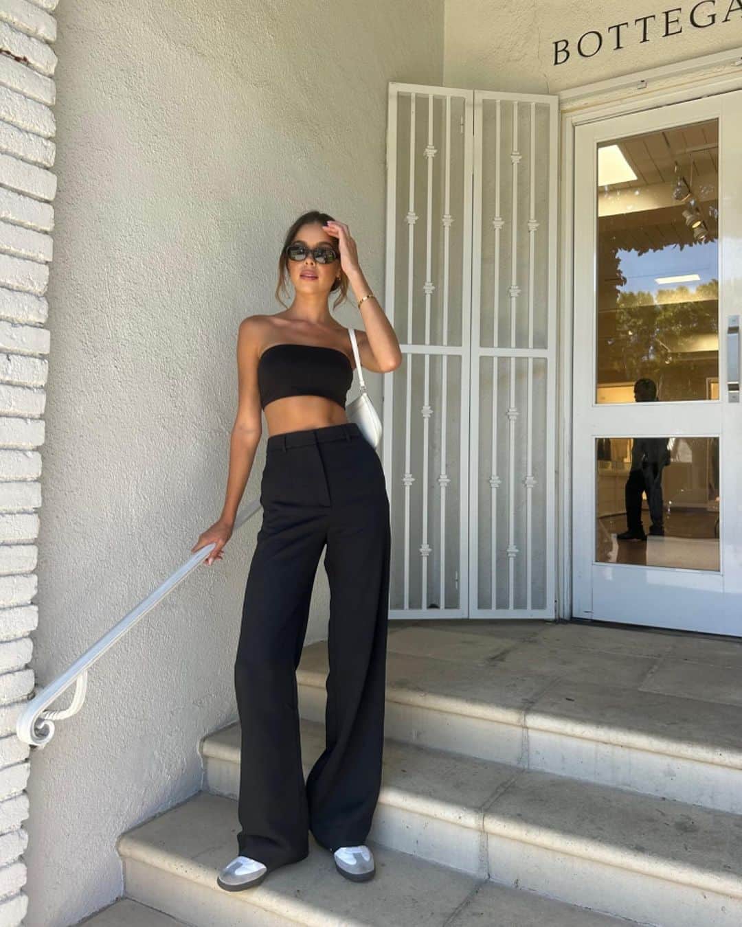 KOOKAI のインスタグラム：「@elissaburns seen styling the Malia Crop and Oyster Tailored Pants •• Available in boutiques and online #kookai」