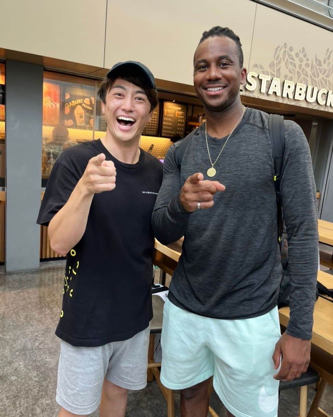 梅澤廉さんのインスタグラム写真 - (梅澤廉Instagram)「Surprise!!!!! 😳  I was able to meet Brinson by chance!  He was super cool and super friendly!   He kindly took a picture with me, too.  I became a big fan of him.  I’m looking forward to see him  in Tokyo dome again!   #Brinson #ブリンソン 選手 #びっくりしたー！」7月19日 12時14分 - umezawa_ren4