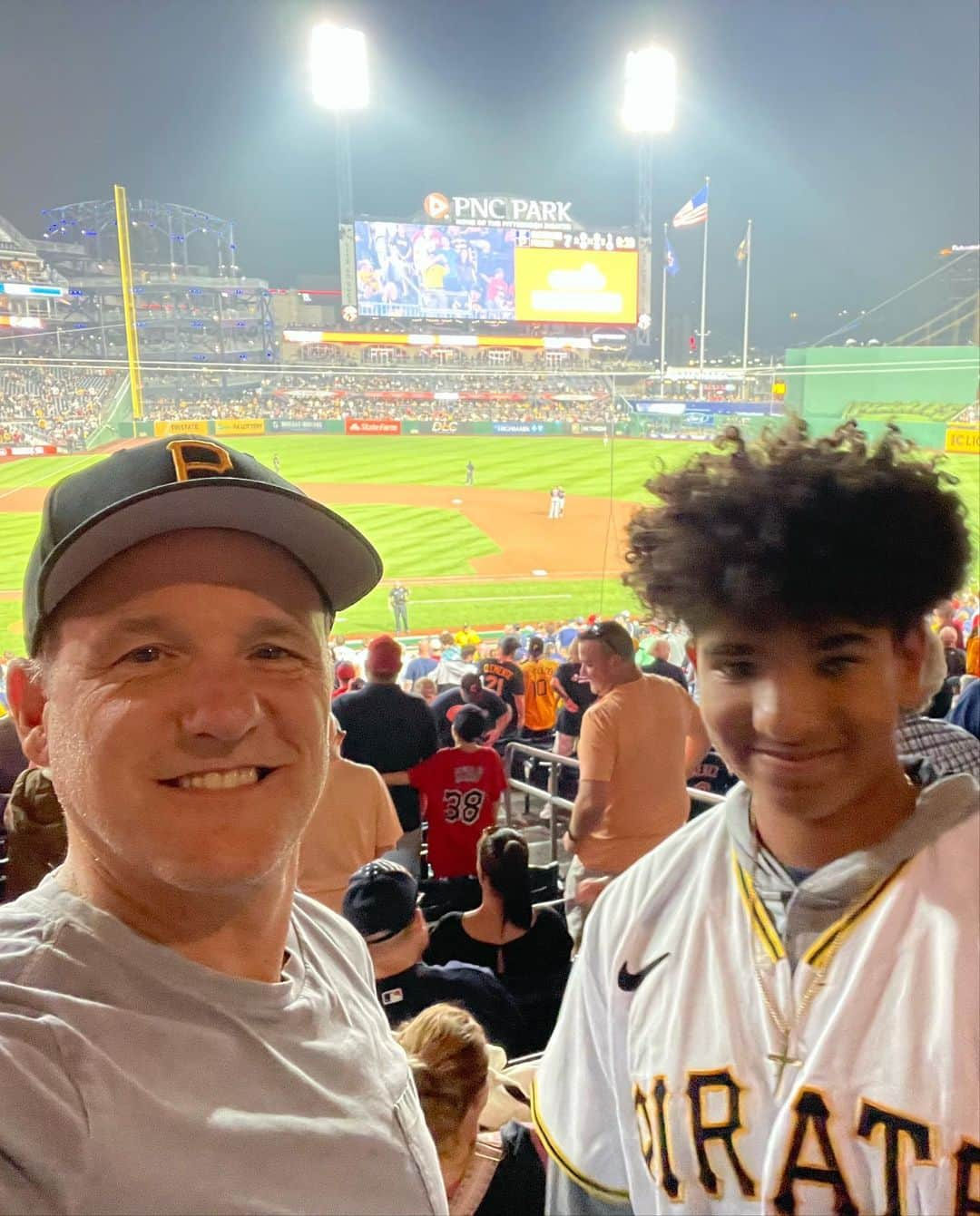 トム・ベリカさんのインスタグラム写真 - (トム・ベリカInstagram)「#dadsonroadtrip next stop entering my home keystone state of the great Pennsylvania. Outstanding city of Pittsburgh but another tough home loss @pittsburghpirates 11-0. Loved #pncstadium #yinzers #another3states. Preparing for a 2 game run at the BEST stadium in the best city…my home Philly. Here we come @phillies!」7月19日 12時14分 - tomverica