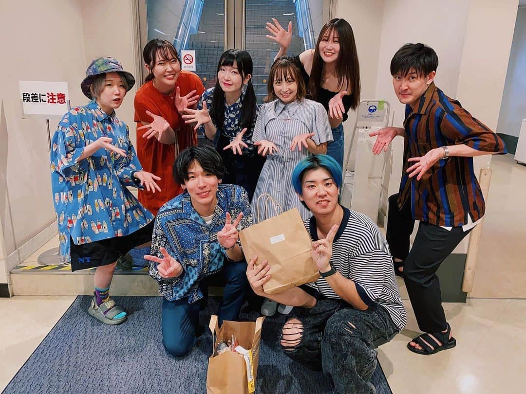 藤田早希さんのインスタグラム写真 - (藤田早希Instagram)「もっちー、かんちゃん合同生誕祭🎂 毎回企画が素晴らしすぎるふたり。 去年祝えんかったから今年は祝えて 嬉しかった☺️ 改めて2人ともお誕生日おめでとう！ タローさん大谷さんの漫才、 もっちーとかんちゃんの漫才みれて 良かった🫶🏻🫧 7月は誕生日人が多い🪄. . ☆☆☆☆☆☆☆☆☆☆☆☆☆☆☆☆☆☆☆☆☆☆☆. .  Mocchi, Kanchan joint birthday celebration🎂 Two people who are too wonderful to plan every time. I couldn't celebrate last year, so let's celebrate this year I was happy ☺️ Happy birthday again to you both! Many people have birthdays in July🪄. .  모치, 칸짱 합동 탄생 축제 🎂 매회 기획이 너무 멋진 두 사람. 작년에 축하하기 때문에 올해는 축하했습니다. 기뻤다 ☺️ 다시 두 사람 모두 생일 축하해! 7월은 생일인이 많다🪄 . ☆☆☆☆☆☆☆☆☆☆☆☆☆☆☆☆☆☆☆☆☆☆☆. . . .  #初恋村 #ライブ #リモート配信 #リモート配信ライブ #初恋タロー 様 #コントしちゃらんね . . .」7月19日 12時15分 - sakifujita