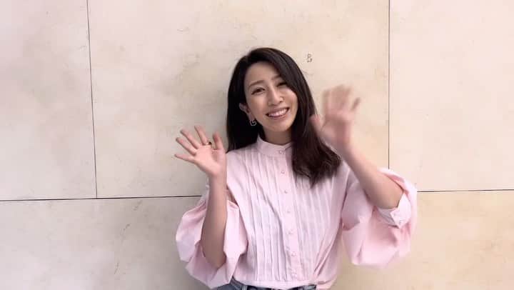 木嶋真優のインスタグラム：「今週日曜日は福岡✈️ たまにはちゃんと真面目にコンサートについて宣伝動画を撮ろうという話になり、 とりあえず真面目に見える可愛い服を着て しゃべってみました。 どうですか、服は偉大です。 でもサイドの髪がボワってなってるけど撮り直しはしませんw 今回はシュトラウスのソナタをメインにワグナーから 耳馴染みのある小品から色々弾きます🎻 今回終演後にサイン会もやらせて頂けるので 皆様に実際にお会いしてお話しできるのも楽しみにしています💓 ストーリーに詳細貼ります。」