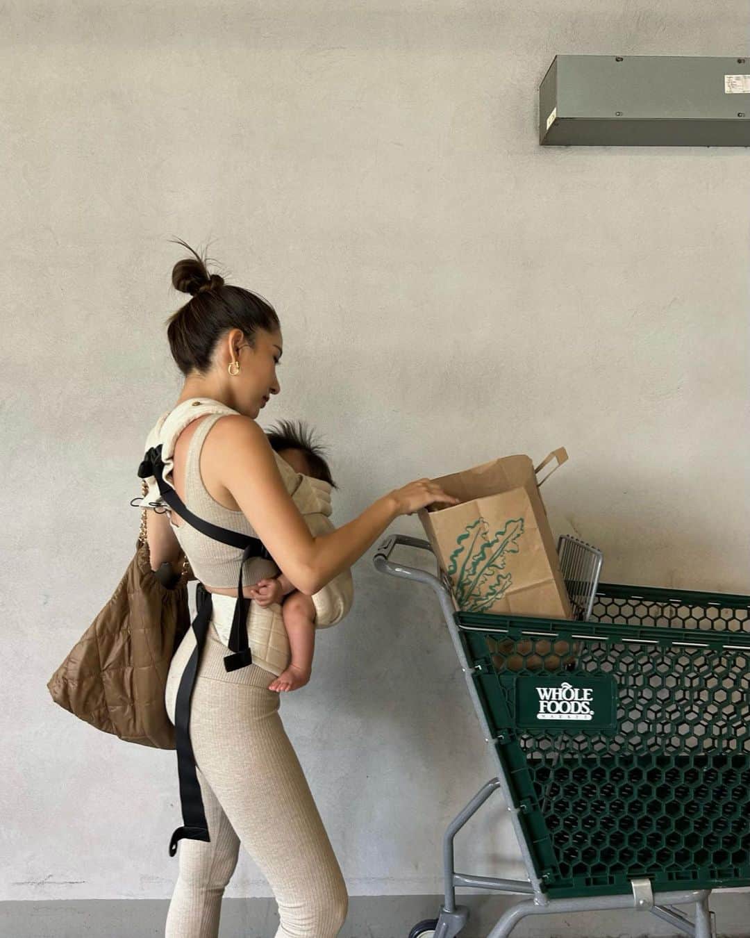 のインスタグラム：「WHOLE FOOS🛒🥑  円安で信じられない価格になっておりますが、、笑  こっちのスーパーで買い物するの楽しい☺️」