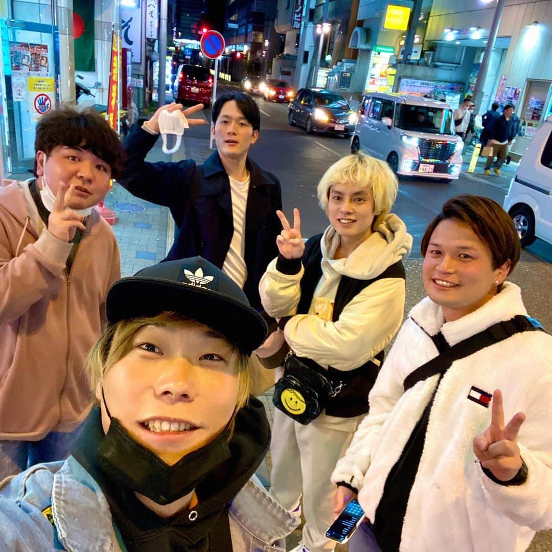 AJ UNITEDのインスタグラム：「とある夜、静岡徘徊チーム作りました  #静岡を盛り上げよう #デストロイヤーズ #イッコーはお姉さんの店に消えてきました」
