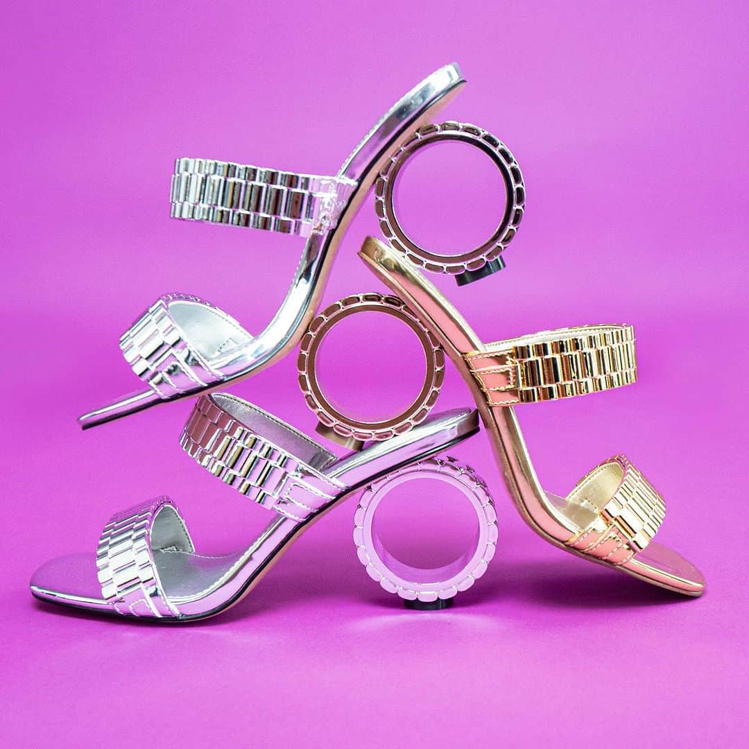 ケイティ・ペリーのインスタグラム：「It’s TIME to fall 🍂 for our new collection…  Fall 2023 is now available for pre-order on katyperrycollections.com! 🛍️  #shoesdaytuesday」