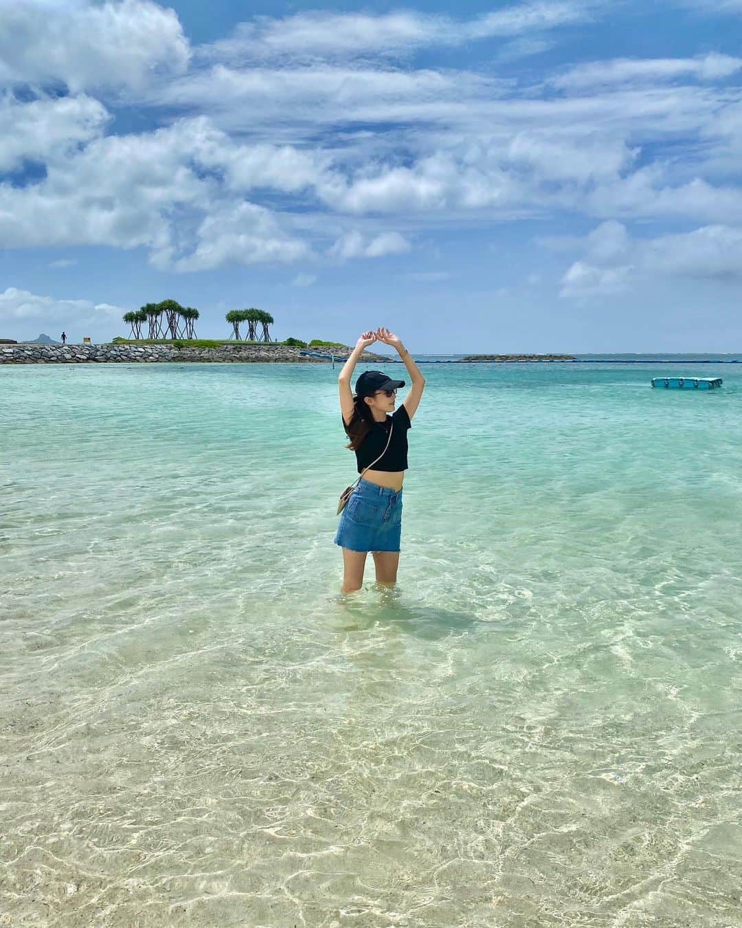 倉園由菜さんのインスタグラム写真 - (倉園由菜Instagram)「. ここ最近早く寝て早く起きてるからか、 太陽を浴びてるからなのか、すごく元気☀️ 晴れの日が多くて嬉しいっ(暑いけど)  夏、好き！🍉  #沖縄 #エメラルドビーチ #沖縄の海 #備瀬 #海洋博公園」7月19日 13時17分 - yuna_kurazono