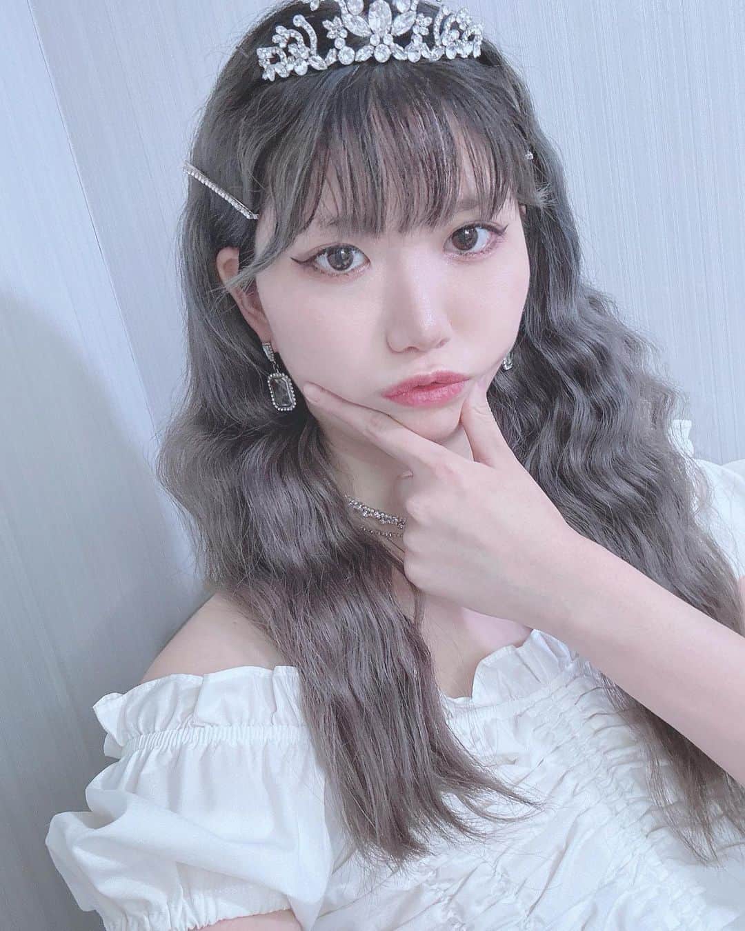 アリスムカイデのインスタグラム：「🐇 Best of Hawaiian Wedding 🐇  なんとハワイでウェディング撮影ができて 雑誌に載っちゃう選手権 by SHOWROOM 本日予選最終日です  ハワイ、海、ウェディング、ドレス あたしの大好き詰め合わせすぎる  こぞって応援しにきてね  お姫様にして」