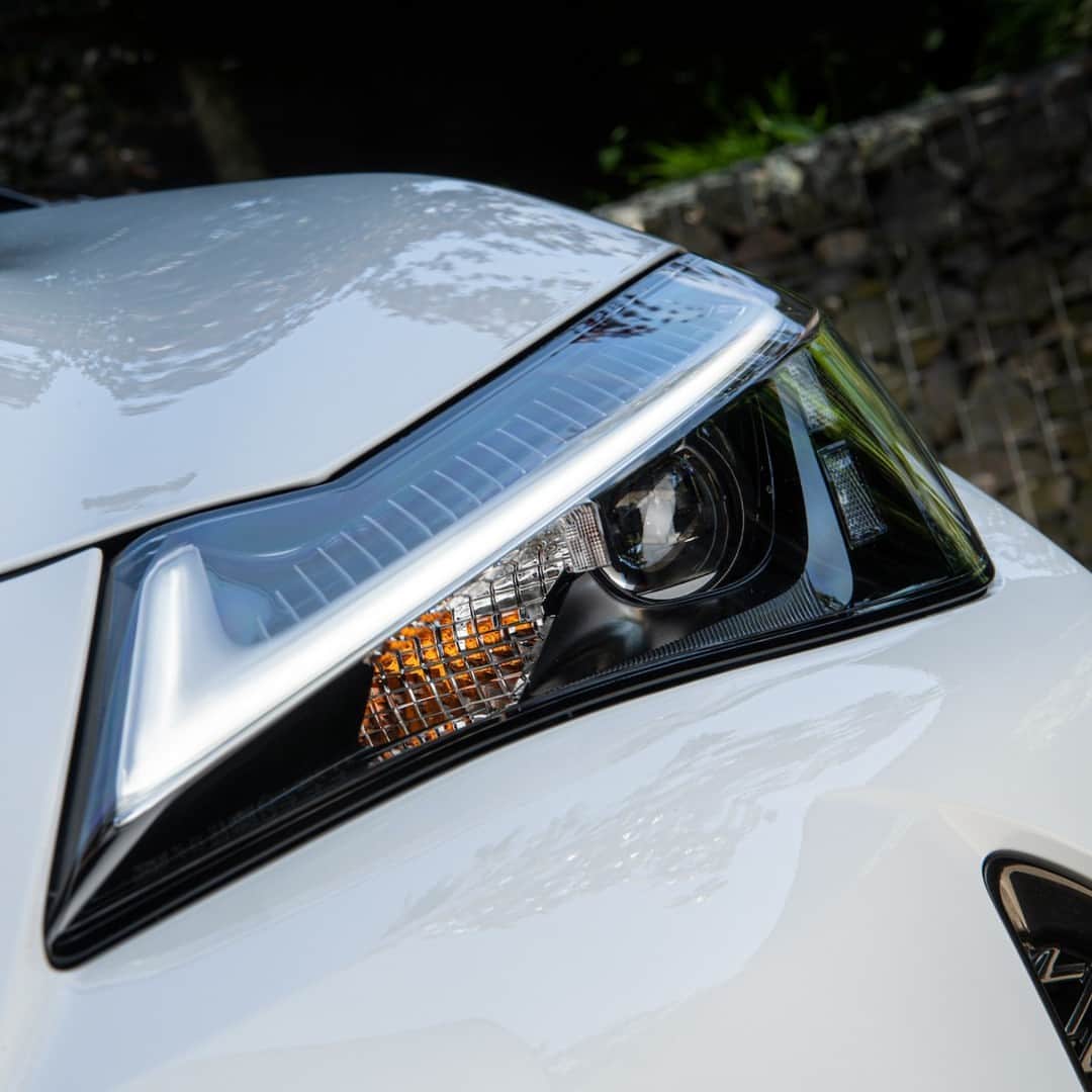 Lexus UKさんのインスタグラム写真 - (Lexus UKInstagram)「Designed to be desired. #LexusUX   📸: @timwallace47」7月19日 19時00分 - lexusuk