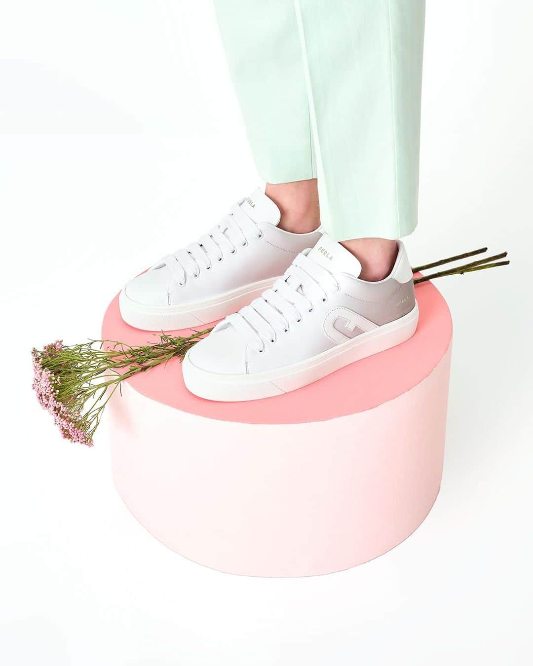 のインスタグラム：「Get ready to move with the sporty-chic allure of Furla Joy sneakers.  #Furla #FurlaColors  Photographer & Film Director: Paolo Zambaldi (@paolozambaldi) Art Direction and graphic design by Roberto Da Pozzo (@roberto_da_pozzo) Styling by: Carola Bianchi (@carolabianchi1)」
