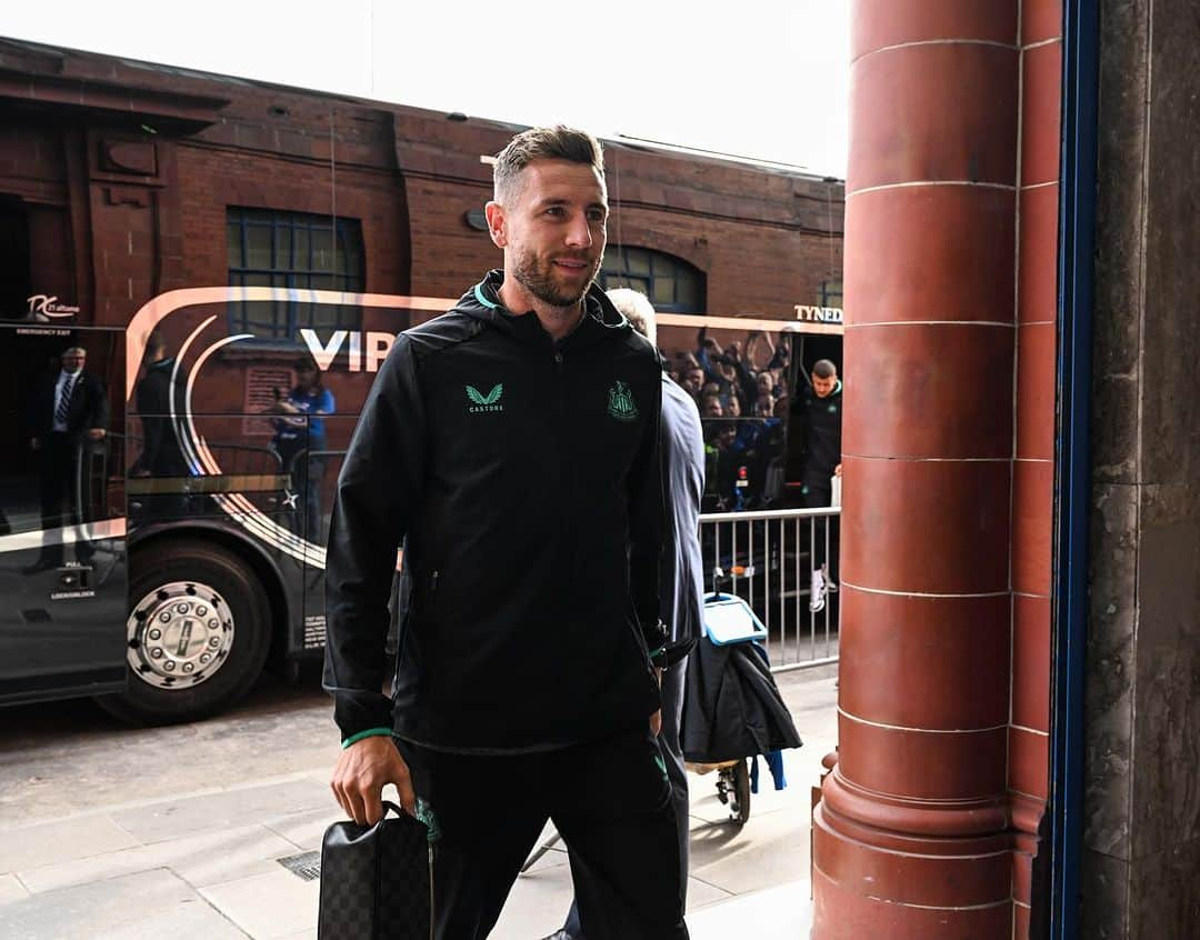 ポール・ダメットさんのインスタグラム写真 - (ポール・ダメットInstagram)「Nice to be back out there 🖤🤍 @nufc」7月19日 19時03分 - pauldummett