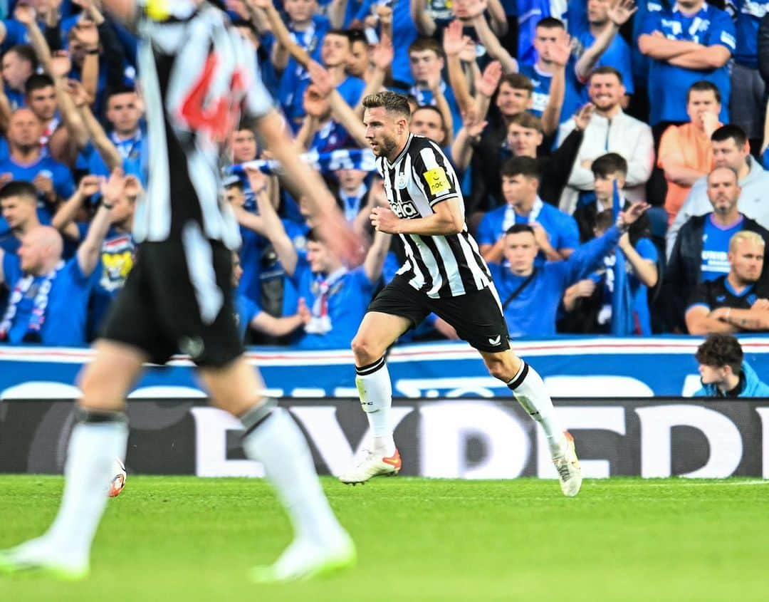 ポール・ダメットさんのインスタグラム写真 - (ポール・ダメットInstagram)「Nice to be back out there 🖤🤍 @nufc」7月19日 19時03分 - pauldummett