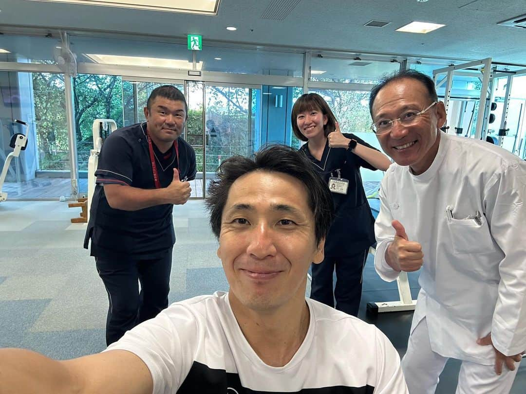 松田次生さんのインスタグラム写真 - (松田次生Instagram)「無事、退院しました🙇‍♂️ 辛い中でも、リハビリ、トレーニング🏋️を支えて頂き、ありがとうございました👍 歩ける喜び、運転出来る喜びを改めて感じます😊 まだ、乗り越えなければいけないハードルもありますが、しっかり頑張ります💪 ニスモのSNSサイトに、メッセージも掲載しています。ご覧下さい😊  https://twitter.com/nismo_jp/status/1681505140086538241?s=53&t=dWQ4I4sPldXweefGswp0Zw」7月19日 13時47分 - tsugiomatsuda290