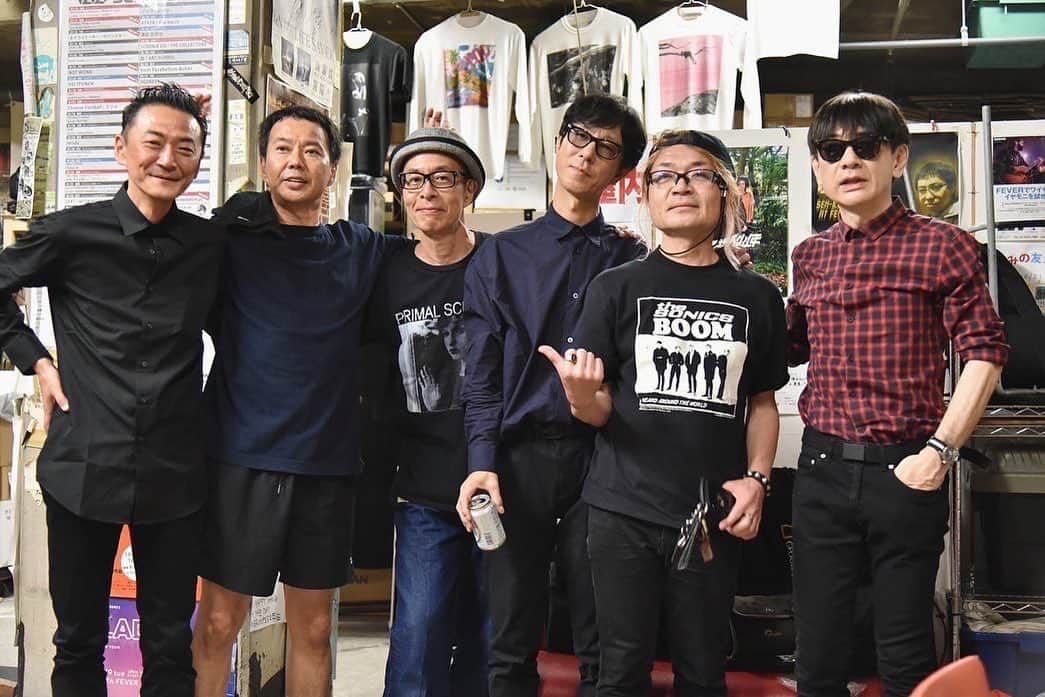 のインスタグラム：「先日、VelludeとPenny Arcadeのライブ見に行きました。2バンドともにVENUS PETERのメンバー在籍ということで、私にとっては完全記念写真ですね。」