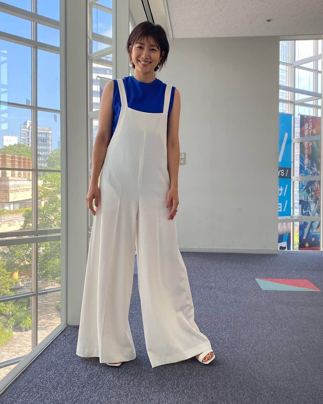 潮田玲子さんのインスタグラム写真 - (潮田玲子Instagram)「グッドモーニング☀️ ここ1ヶ月はこんな衣装でお送りしました😙🙏  1、2枚目スカートと見せかけてパンツです🤭💓 ・ブラウス、パンツ @adore_jp  ・ピアス @abiste_official  3、4枚目夏の白は良いですね〜 トップス、スカート @adore_jp  ・ピアス @abiste_official  5、6枚目大人サロペット〜 ・トップス、サロペット @lephil_official  ・ピアス @abiste_official  7、8枚サックスブルーが爽やかですワンピース @newans.official  ・ピアス @abiste_official  連日暑いですが体調にはくれぐれもお気をつけくださいねー😬🙏  #グッドモーニング #衣装紹介」7月19日 15時11分 - reikoshiota_official