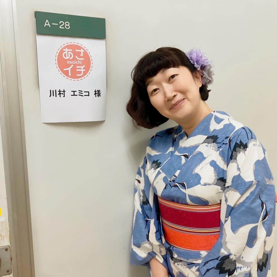 川村エミコさんのインスタグラム写真 - (川村エミコInstagram)「おしゃれはみんなのもの〜〜✨✨✨👘😊👘😊👘😊  浴衣👘 着てますか？  本日は NHK「あさイチ」さん 「骨格診断で見つける！最強浴衣」 観ていただいた方 ありがとうございます。  「自分が好きなもの！」を基本にして、 骨格診断から似合うものの幅が広がっていったらいいな。と思いました。  ナチュラルタイプ🩵のわたしは 普段派手な色のもの選ばないけど、 黄色もありなんだ！と気付かされました。  帯ってセンスが出ちゃうから 難しいなぁって思ってましたが、 帯の生地の厚さの選び方や 色の風味によって、かわいらしいピンクもありだったり！？と 勉強になりました。  これは、 楽しんだもん勝ち🏅🩵  お祭り行きたくなりました✨✨✨  #NHKプラスで見逃し配信中です  どの浴衣が 良いと思いますか？  またご自身で着られるなら どれが好きですか？  わたしは 黄色これから着ていきたい！と 思いました☺️💛  先生ありがとうございます😊  #持っている浴衣は水色🩵です」7月19日 15時05分 - kawamura_emiko