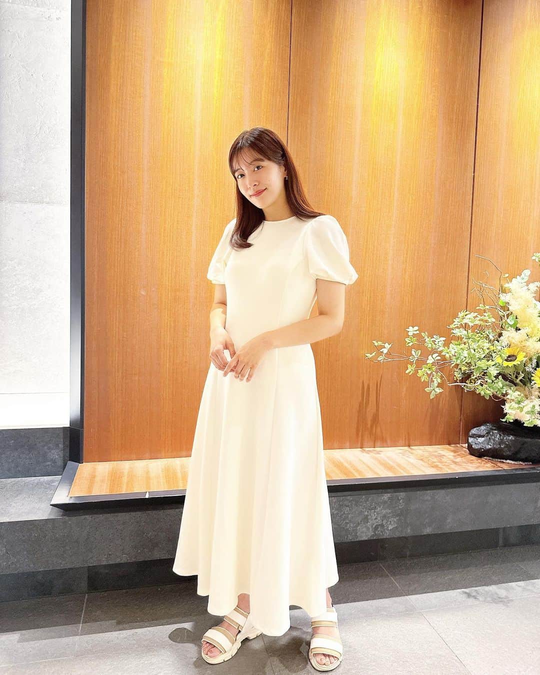 佐藤あやさんのインスタグラム写真 - (佐藤あやInstagram)「@joint_space @lieulien_lul の可愛いワンピース💕  シンプルだけど上品な印象になるのでお気に入りです🥰 色違いのブラックも気になる〜✨   #lieulien#lieulien_lul#ootd#onepiece」7月19日 17時35分 - faafa8