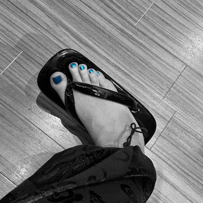 カノエラナのインスタグラム：「👗🩴🧢🦋🦕🪼🌏🌊🫐🎣⛲️🏙️💎🩻」