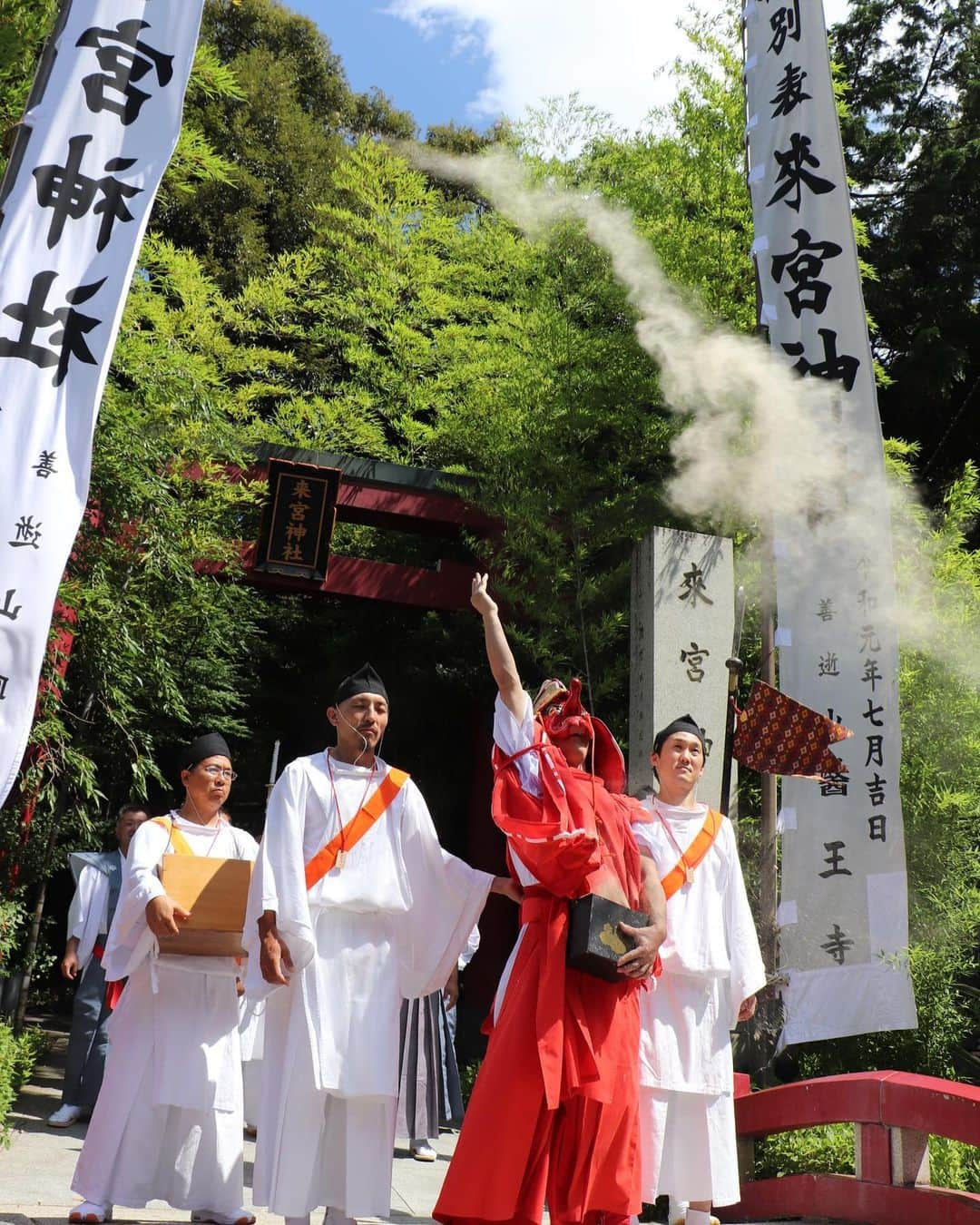 熱海市さんのインスタグラム写真 - (熱海市Instagram)「7/8津島神社例大祭をかわきりに、14.15.16日には来宮神社例大祭、16.17日には初木神社例大祭がありました。 そして、今日から阿治古神社例大祭がはじまり、28日には多賀神社例大祭があります。市内各所でお祭り目白押しです！ #お祭り#夏祭り#夏#夏本番#熱い夏#熱海#意外と熱海#天狗#鹿島踊り」7月19日 15時22分 - atami_official