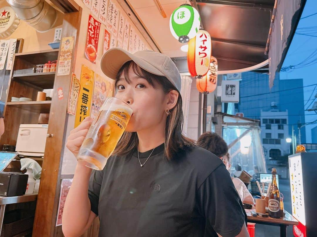 吉岡可奈さんのインスタグラム写真 - (吉岡可奈Instagram)「. リクエストにお応えしてオフショット🍻✨ . 私たちの大好きな 串焼きセンターへ🌼 . 焼き鳥が美味しくて コスパもいいのでオススメのお店です🤍 . 食べるのに夢中で 焼き鳥の写真撮るの忘れました､､､😂 . 皆さんは焼き鳥屋さんで 何を注文しますか🤔？？？ . . . #ヴィアーレ兵庫 #姫路グルメ  #キリンビール  #吉岡可奈 #大元朱菜 #串焼きセンター #3枚目 #ビールのポスターいけそう」7月19日 15時32分 - kana_yoshio