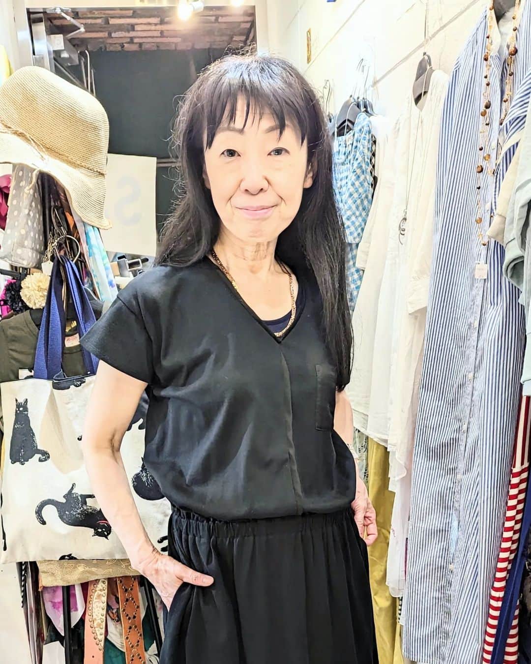 平井富子のインスタグラム：「都内から、友達の踊る社労士ノリちゃんがご来店〜  常に法律など勉強をしていて、いろいろ教えてもらうことも、、 素晴らしい！  オシャレなワンピース等を気に入って頂きました。 さすが元アバレル勤務、着こなし上手。 お似合い〜  また、遊びに来てください♥」