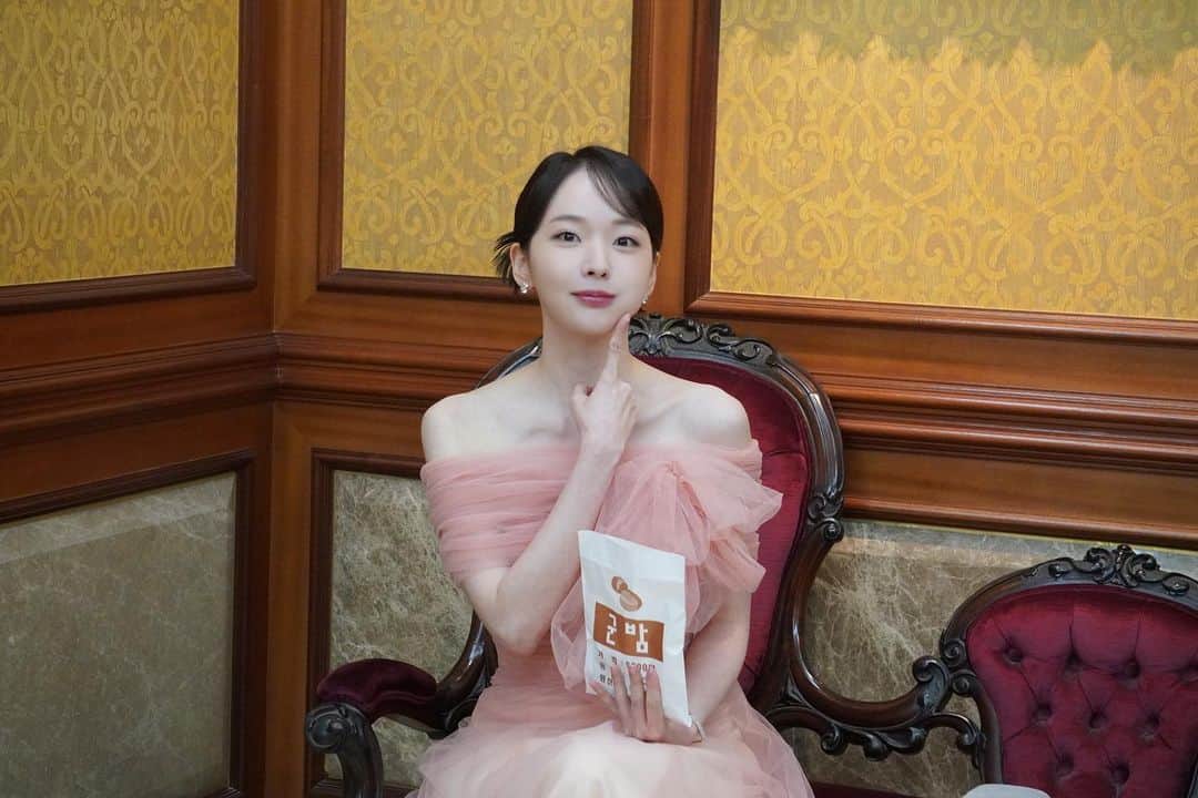 キム・チェウンのインスタグラム：「#아씨두리안 💞🫧」
