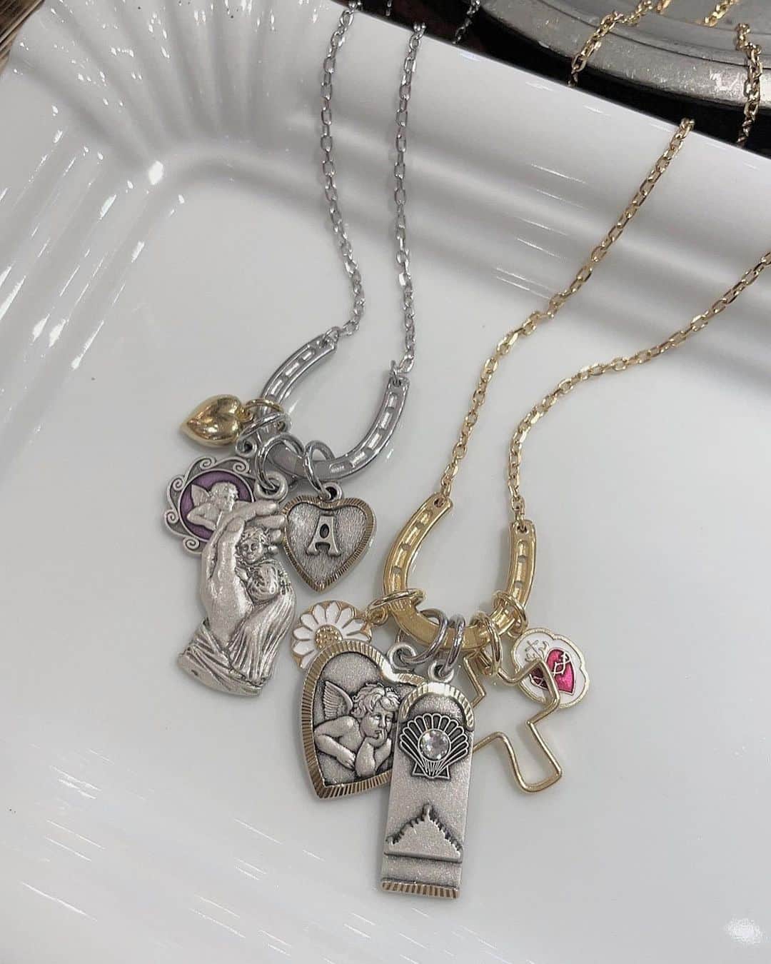 のインスタグラム：「札幌三越 POPUP SHOP  7/19(wed.)-7/25(tue.) 本館2階　プロモーションII 10:00-19:00  チャームアクセサリーやシルバーリングの他、人気のヴィンテージボタンリングの受注会も開催いたします🌠  - charm restocked - 人気のチャームも入荷しました from 🇫🇷⚡︎⚡︎」