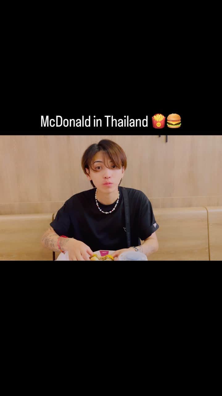 岩橋玄樹のインスタグラム：「🍟🍔🇹🇭🤫」