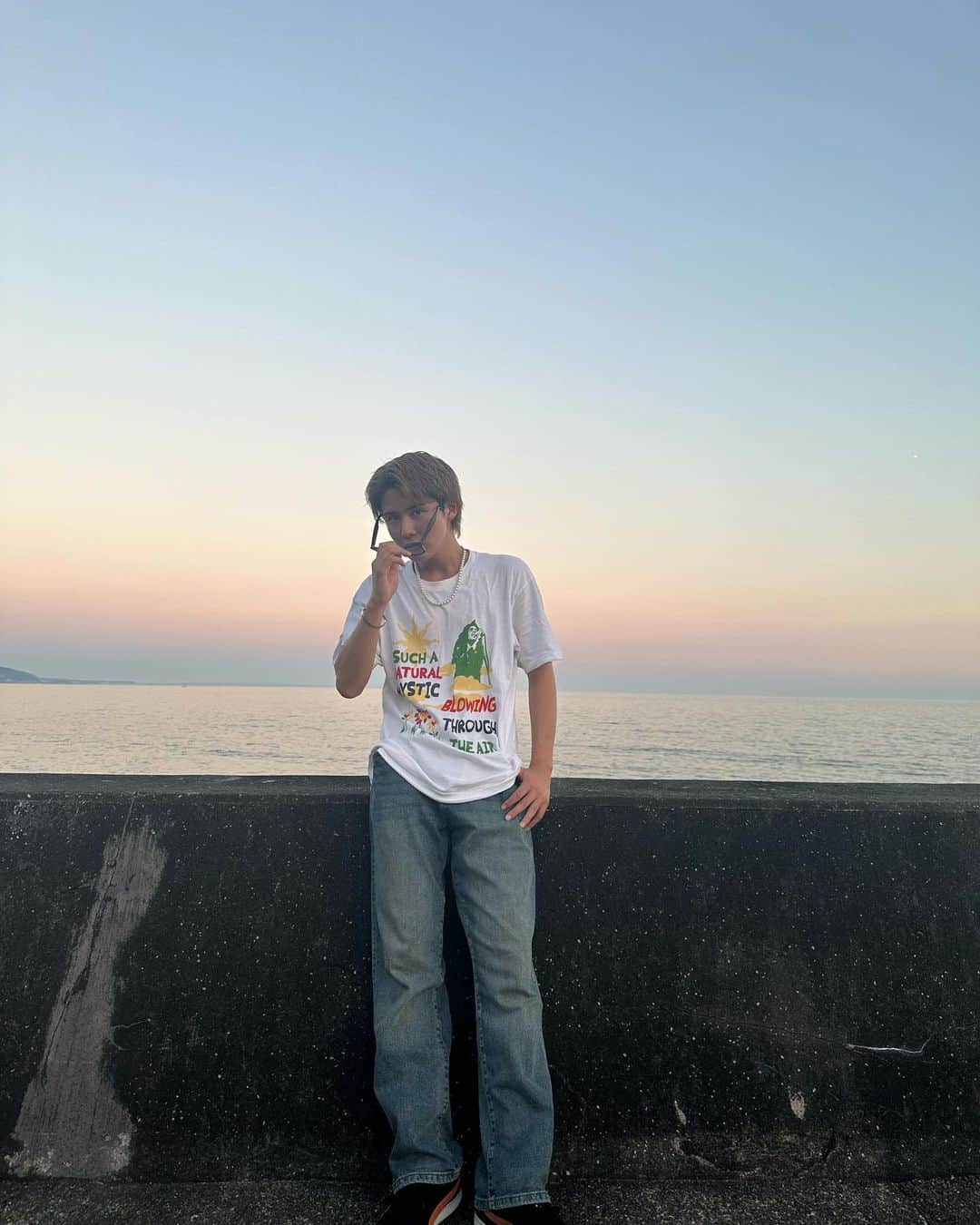 のインスタグラム：「Summer sunsets are the best!!!   #ootd #sunset #pacific #summer  #fashion  #love  #streetstyle」