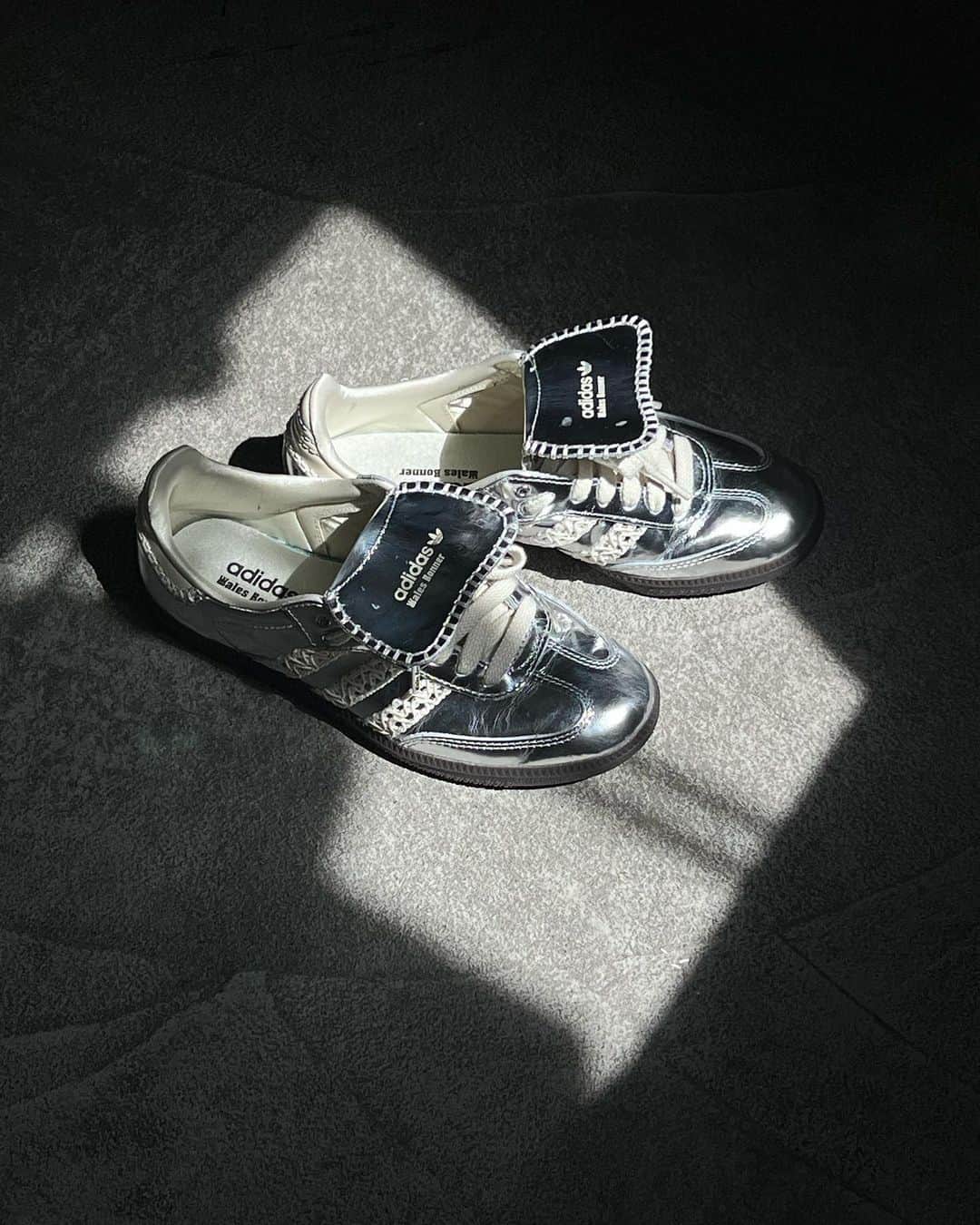 謝琦琦（Kiki）のインスタグラム：「🤍  #adidasxwalesbonner #adidassamba」