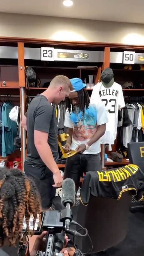 ウィズ・カリファのインスタグラム：「Legendary day in the burgh.  All new DayToday tour vlog. Tune in all summer.」