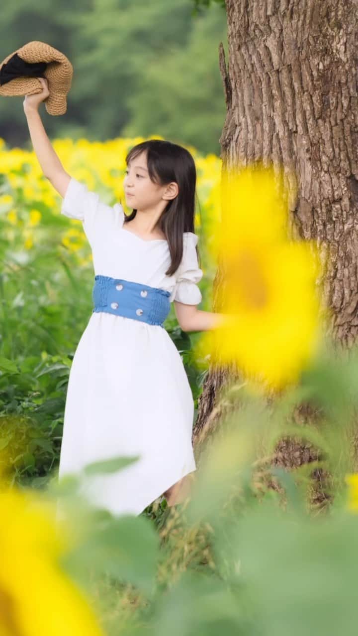Ai.tのインスタグラム：「. 🌻 . . #9歳　#6歳　#nagisa_kouya_movie」