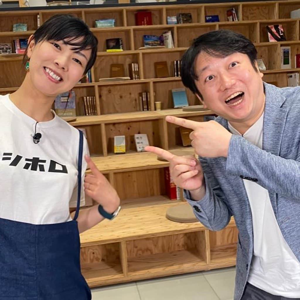 廣岡俊光のインスタグラム：「. 株式会社at LOCAL 代表取締役 堀田悠希 さん ⁡ シホロT👕着用で しほろの美味🌽を スタジオ大量持ち込み😋 ⁡ ⁡道の駅ピア21しほろ わたしも大好きな道の駅を 運営しているゆきさん。  話題となった乳フェス🐄も大成功！ いま激アツしほろ・十勝の 大注目プレーヤーです。 ⁡ ⁡『日本一町民に必要とされる道の駅』  ゆきさんの根っこの部分のお話を 改めてたくさん伺うことができて 私自身とても刺激になりました。 ありがとうございました🙇 . #atLOCAL #士幌町 #道の駅ピア21しほろ #道の駅 #道の駅グルメ #乳フェス #夢想農園 #中札内村 #北海道 #北海道道の駅 #十勝 #十勝グルメ #BOSSTALK #UHB」