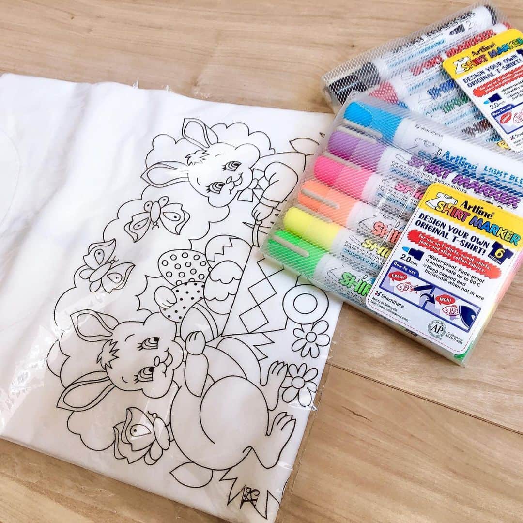 立花このみのインスタグラム：「. 可愛い可愛いうさぎのTシャツと 布に描けるペンが届きました💜 最近絵の具やクレヨンでお絵描きが 大好きな息子と 世界で一つだけのオリジナルTシャツを 作るんだぁぁぁぁ🌍 . 作ってる姿や完成したら また載せるので見守っててねーん🫶 . . . #アートラインdeco #アートラインdecoアンバサダー #シヤチハタ #artlinedeco #オリジナルtシャツ #2児のママ #兄弟ママ」