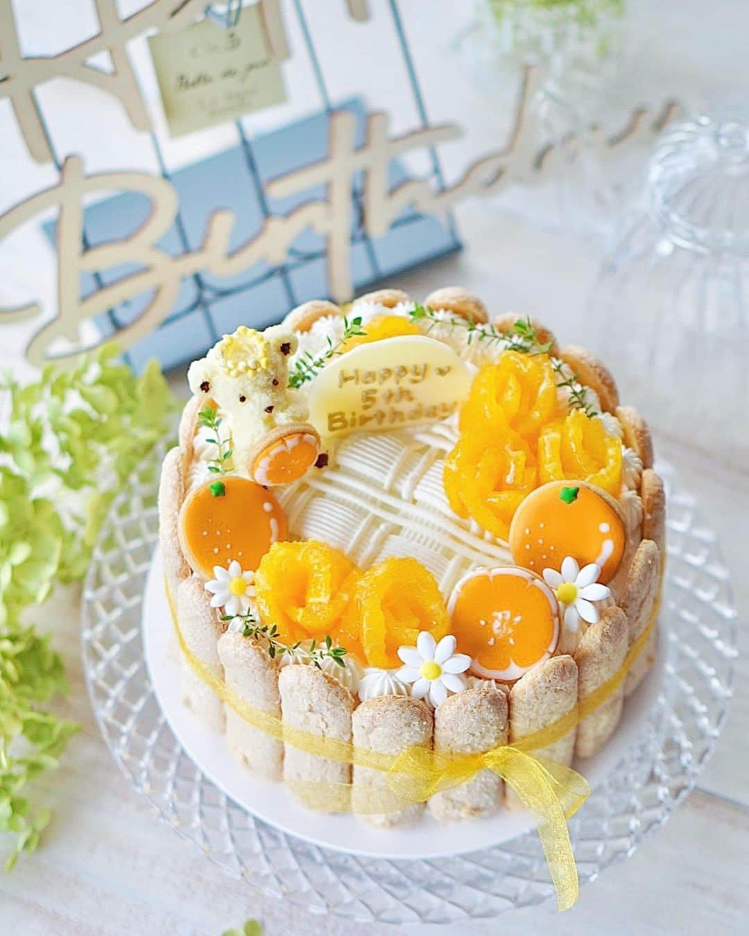 puruberryのインスタグラム：「#オーダーケーキ 2023.7.19  オレンジ🍊と🧸ちゃんの🎂 とのご依頼でした♪  オレンジたっぷり🍊🍊🍊 爽やかな🎂に仕上がりました  一緒に受け取りに来てくれた オレンジ好きな娘ちゃんの ニコニコ笑顔を見てると 私も嬉しくなりました🥰  素敵なバースデーを (*˘︶˘*).｡.:*♡  #puruberry #オーダーケーキ専門店 #オーダーケーキ #オーダースイーツ #デコレーションケーキ #バースデーケーキ #オレンジケーキ #おうちカフェ #cotta #誕生日#記念日#お祝い #クッキー缶 #お取り寄せクッキー #アイシングクッキー #お取り寄せスイーツ #オンラインショップ #西脇市#西脇市カフェ #加東市#小野市#加西市」