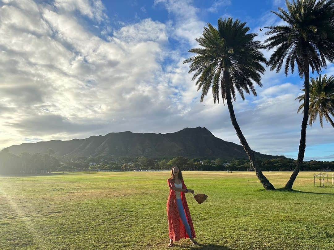 野沢和香のインスタグラム：「カピオラニ公園大好き🌴 朝日と風が最高☀️  一日中ヨガwearや水着にビーサンで過ごせるって最高🙌」