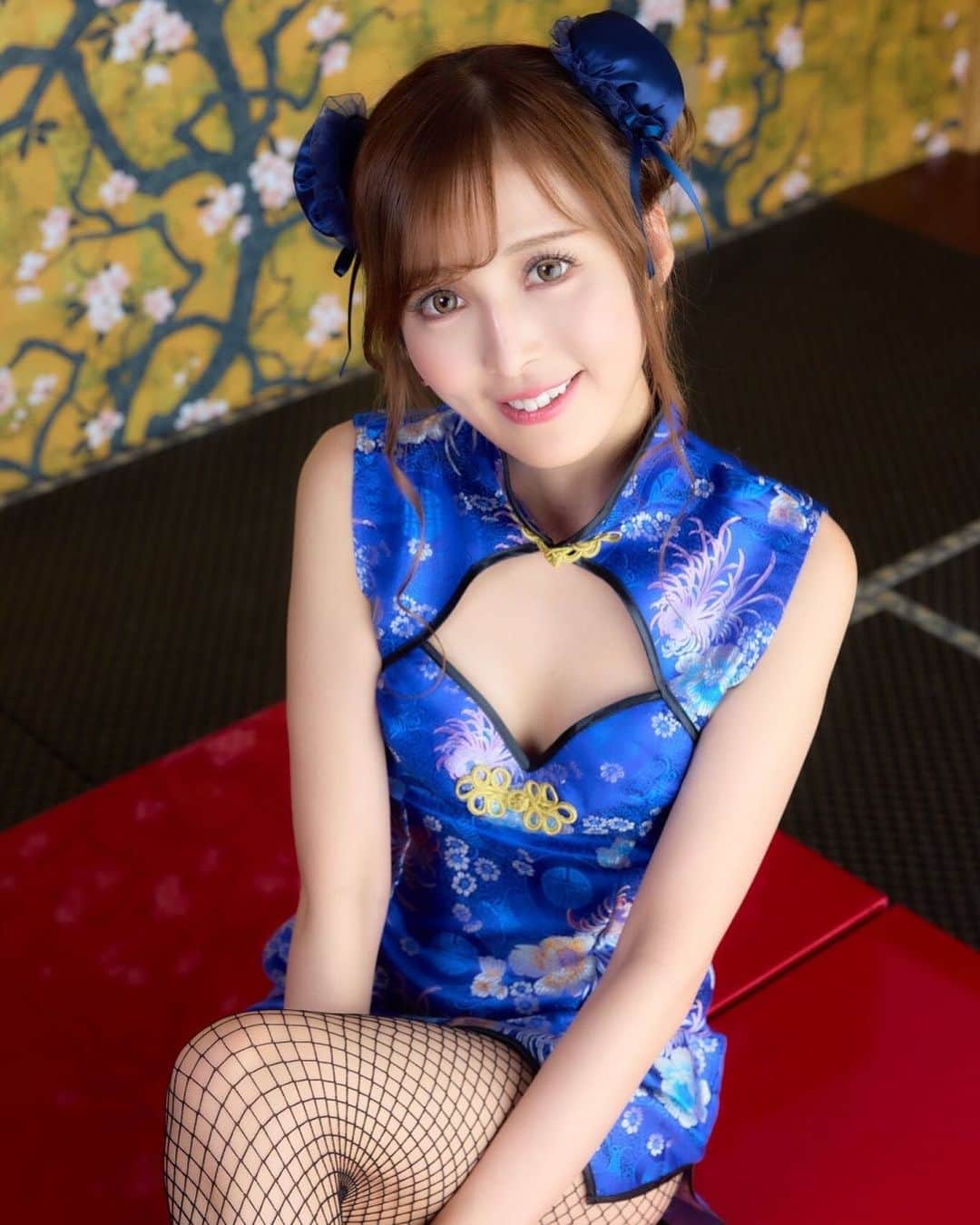 葵井えりかのインスタグラム：「青チャイナ🐼🇨🇳  #cosplay #china」
